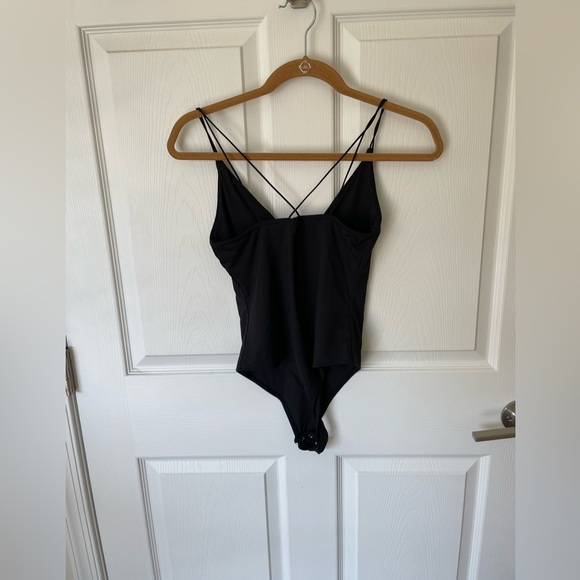 Garage deep v bodysuit with cross back straps - Picture 3 of 4